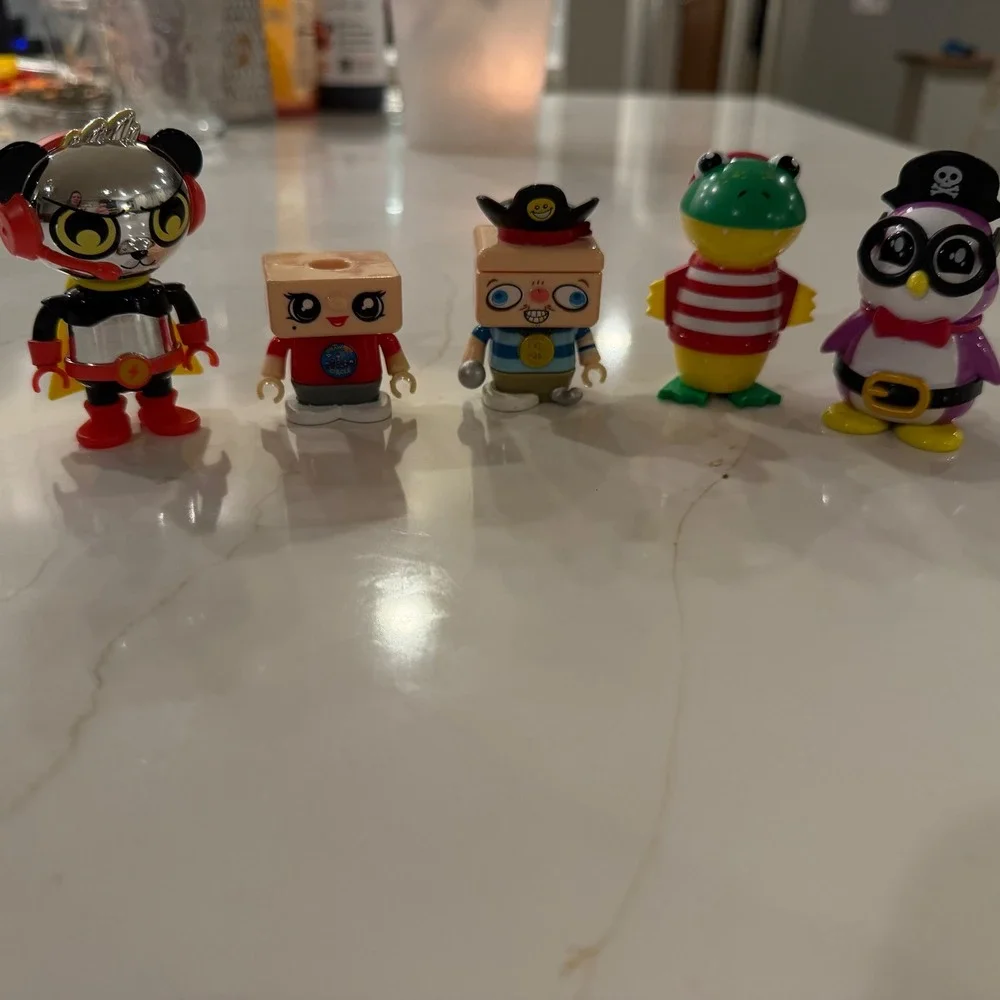 Ryan's World Mini Figures Collectible Toy Set 5 Peck Gus Pirate Shawn Spy Chrome